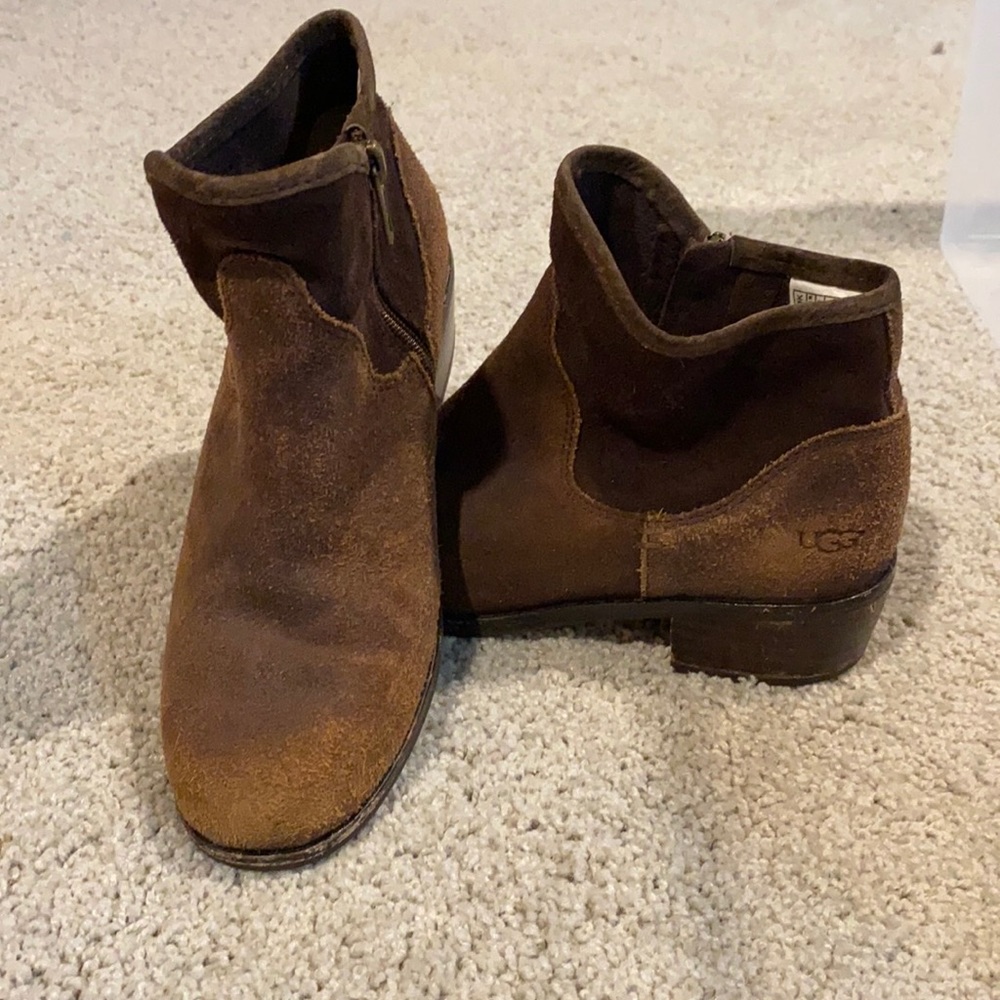 Girls size 3 ugg booties